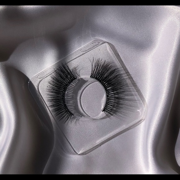 Eyelashes - Picture 2 of 7